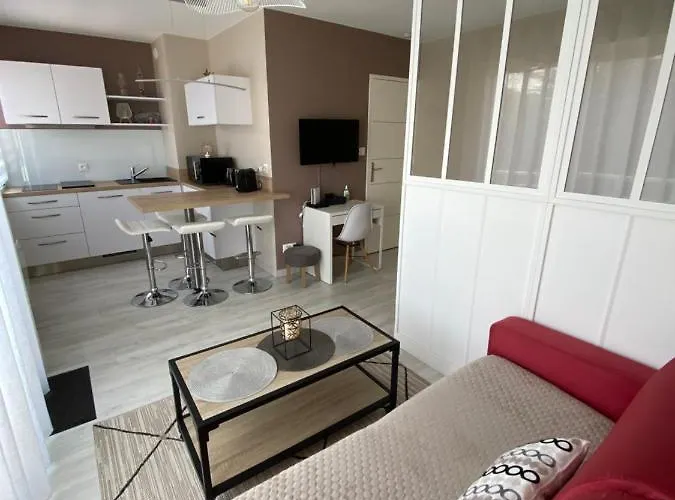 Apartment 25 M2, 900m De La