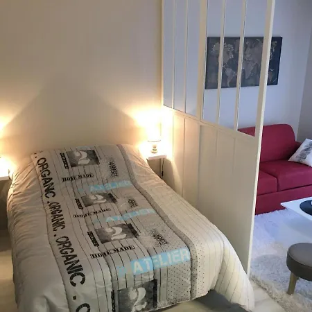 Апартаменты 25 M2, 900m De La